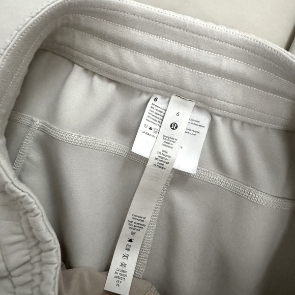 Lululemon Softstreme High Rise pant size 6 Bone ***Hemmed to 29.5” - Picture 3 of 4